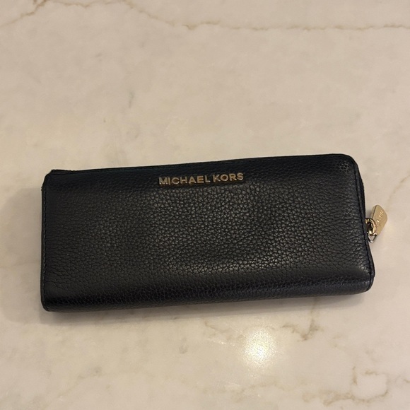 Michael Kors Wallet - Picture 2 of 8